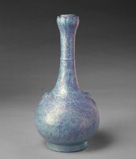 雍正款炉钧釉塑贴铺首莲瓣口瓶