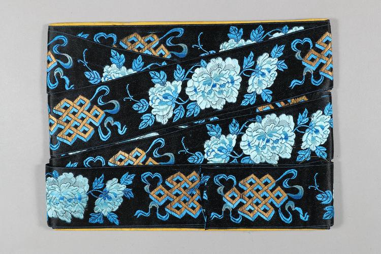 元青色缎地三蓝盘肠牡丹纹绦