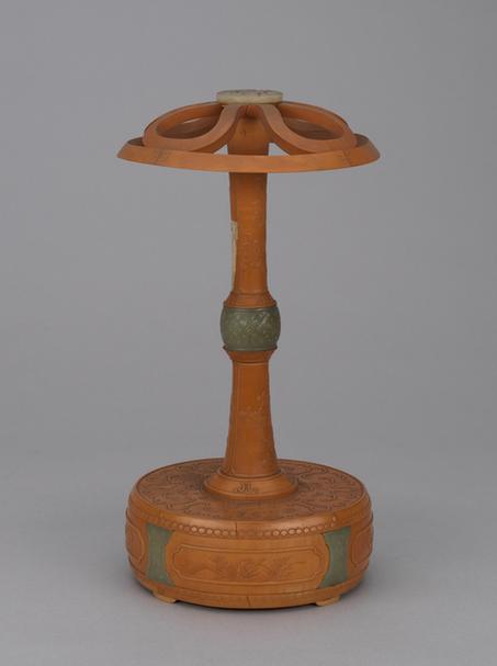 文竹嵌玉花果饕餮纹冠架