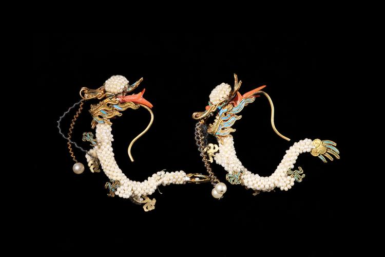 米珠龙形耳环