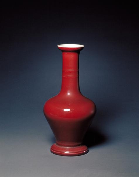 雍正款祭红釉长颈盘口瓶