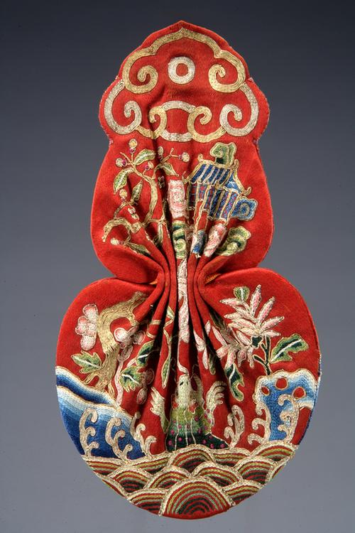 红色缎辫绣蟾宫折桂纹活计-槟榔袋