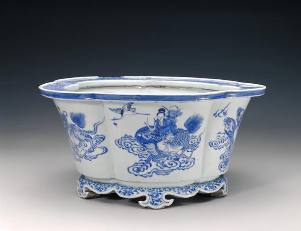 康熙款青花八仙图海棠式花盆