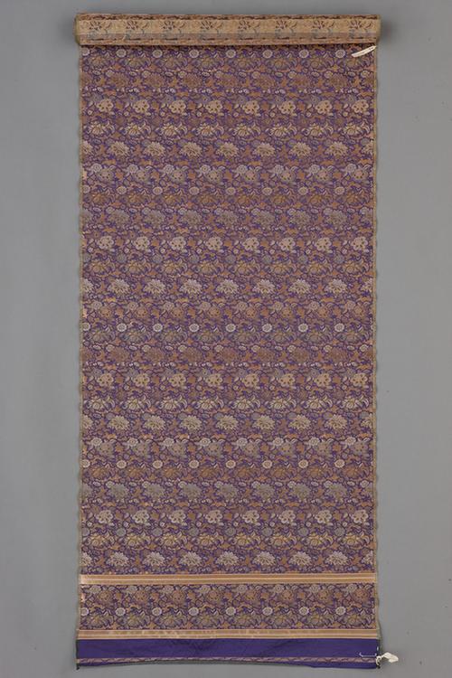 蓝色地玫瑰花云纹织金锦