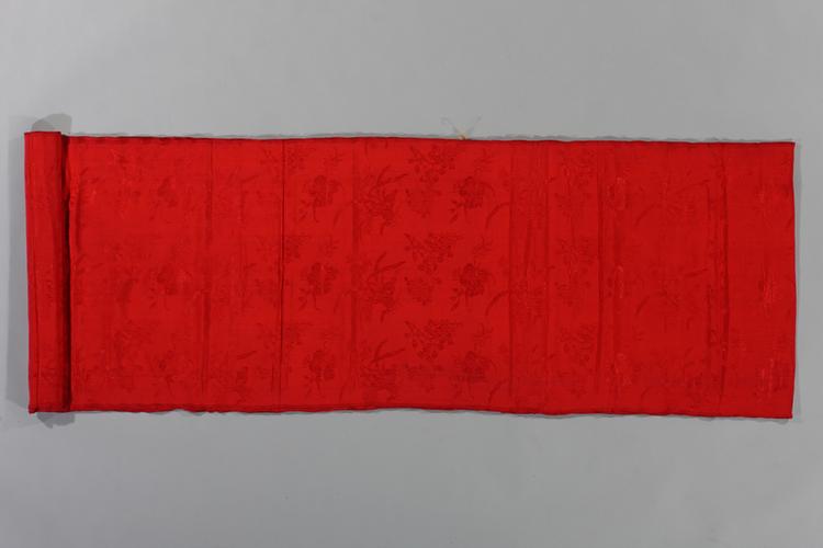 大红色天竹水仙纹绉绸