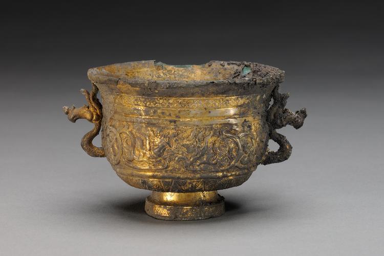 银錾刻鎏金凤耳杯