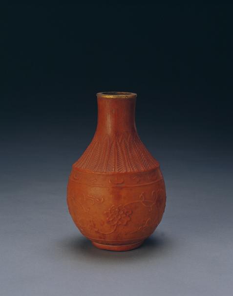 匏制缠枝莲蕉叶纹瓶