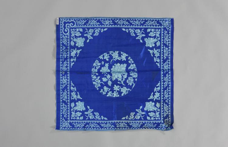 蓝色暗八仙牡丹纹二色缎怀挡料