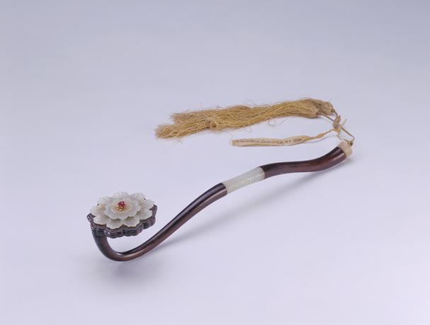 青玉嵌红宝石三镶如意