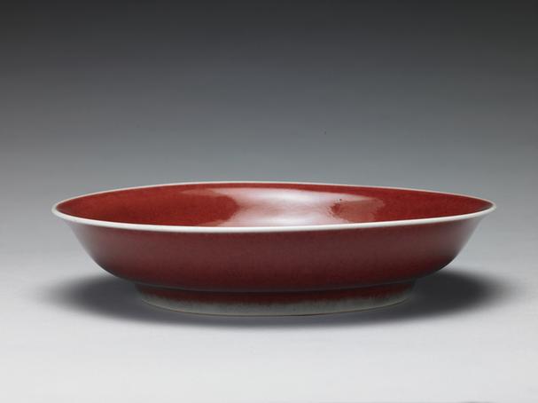 宣德款鲜红釉盘