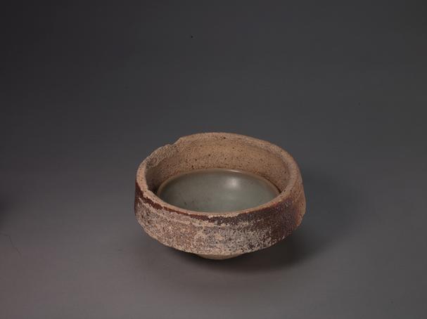 钧窑天蓝釉红斑碗