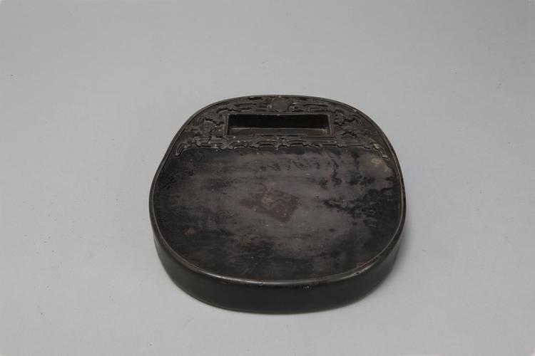 端石双螭捧寿纹椭圆砚