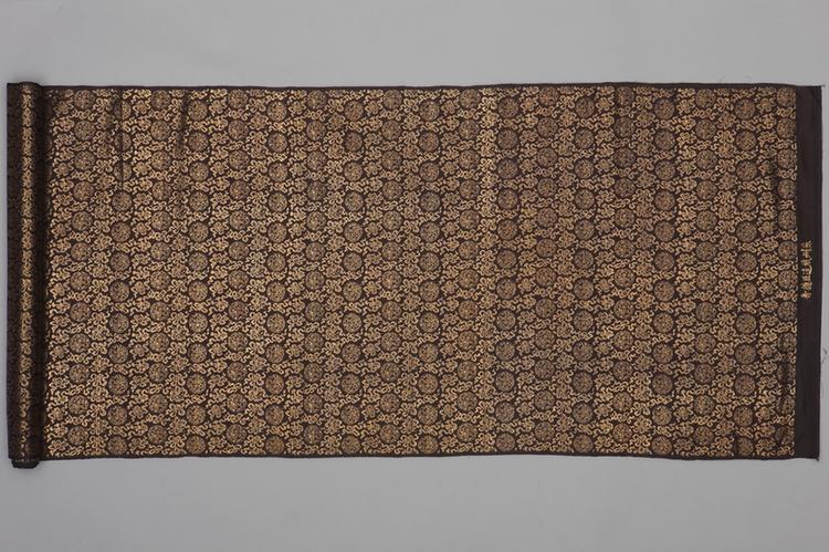 红青色地团龙杂宝纹织金绸