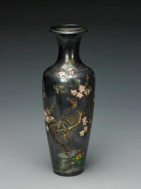 银烧蓝梅鹤图瓶