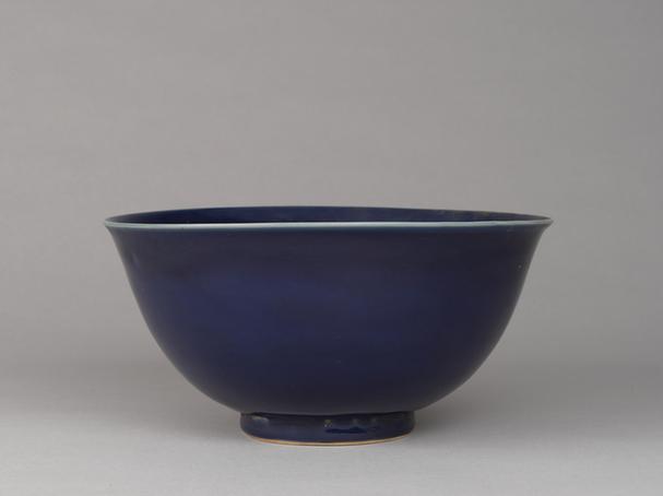祭蓝釉碗