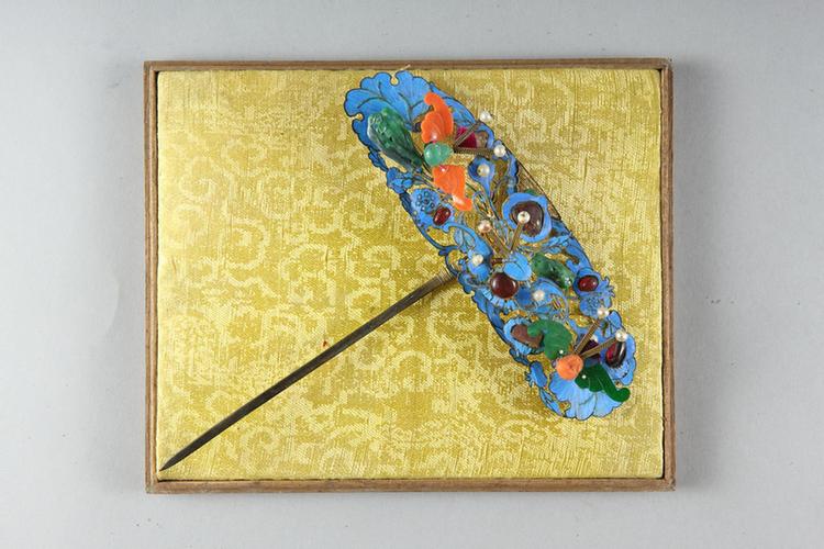 点翠镶料珠万福万寿纹头花