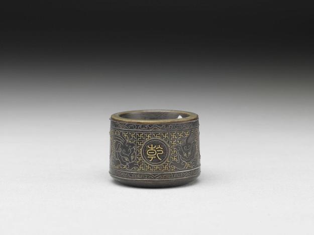 雕犀角嵌银丝扳指-3