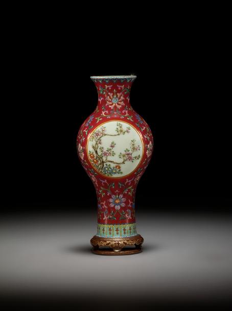 乾隆款紫地粉彩开光花卉纹壁瓶