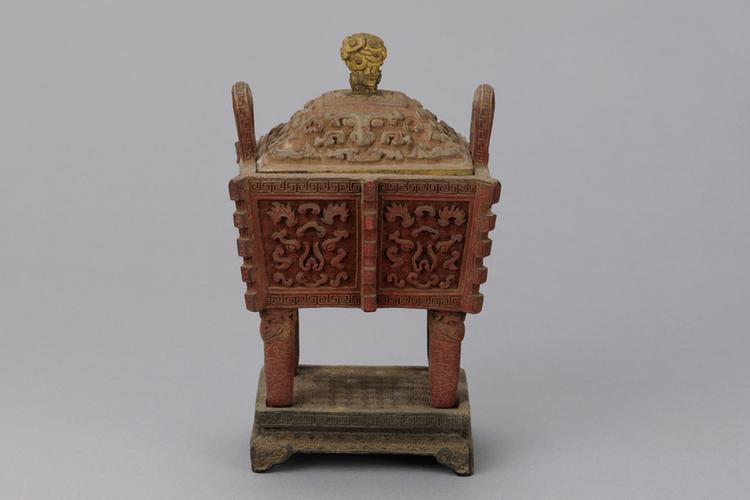 剔红兽面纹带座双耳四足炉