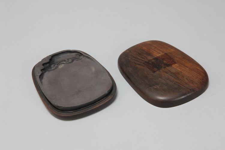 端石雕云蝠随形砚