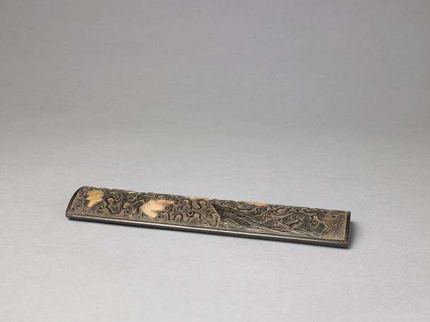 紫檀雕云蝠纹臂搁