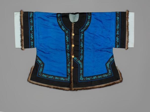 月白色兰花纹暗花缎镶貂皮边对襟夹马褂