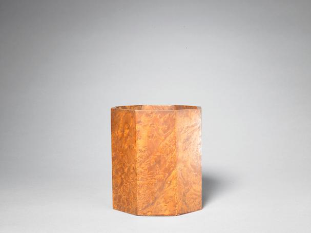 天然桦木雕光素八方笔筒