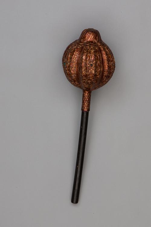 木黑漆柄金漆嵌料珠瓜形锤