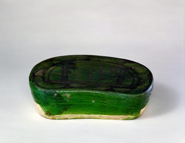 绿釉刻划“咏瓜”五律诗文枕