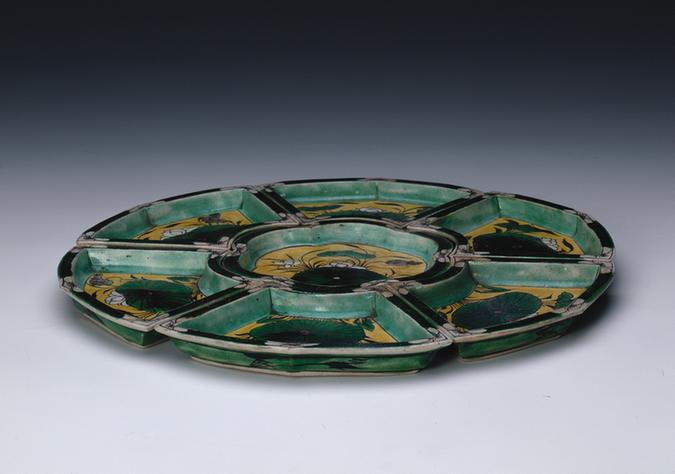 素三彩荷莲图攒盘