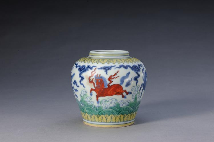 斗彩海马纹天字罐