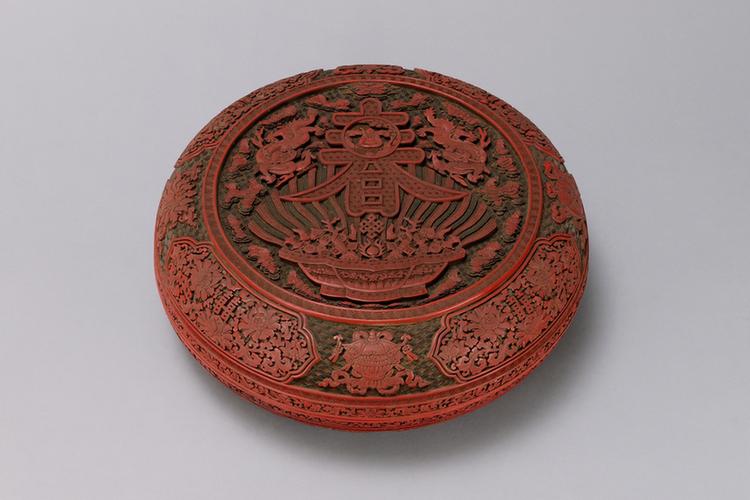 剔红寿春图圆盒