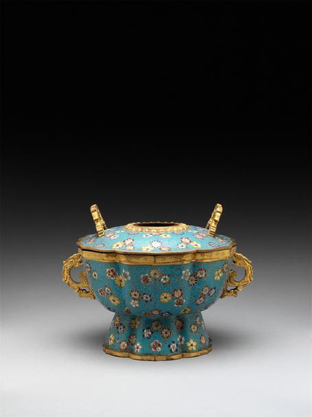 掐丝珐琅团花纹菱花式火锅