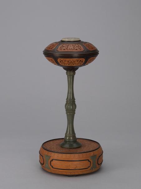 文竹嵌紫檀边碧玉柱冠架