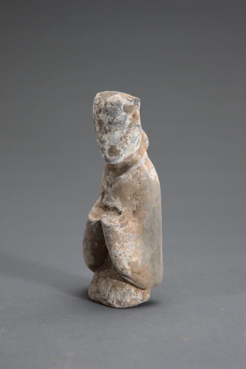 陶画彩拱手女跪俑