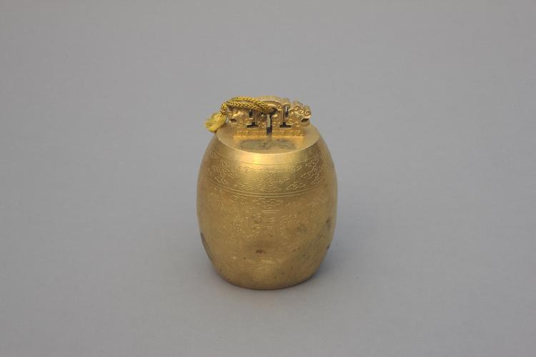铜镀金刻云龙纹小编钟-倍夷则