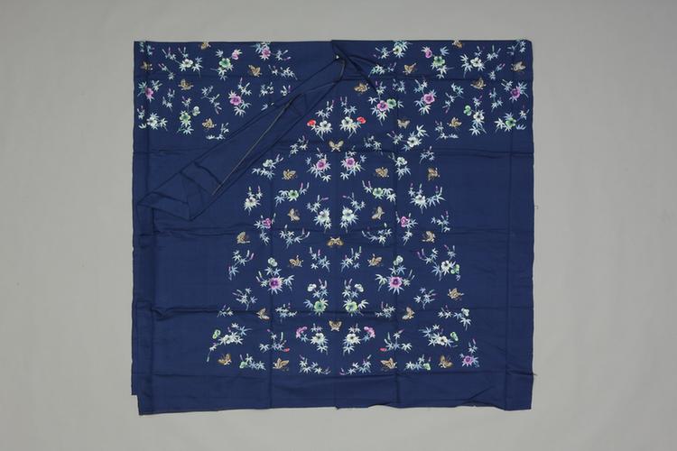 蓝色绸绣秋葵蝶纹袍料