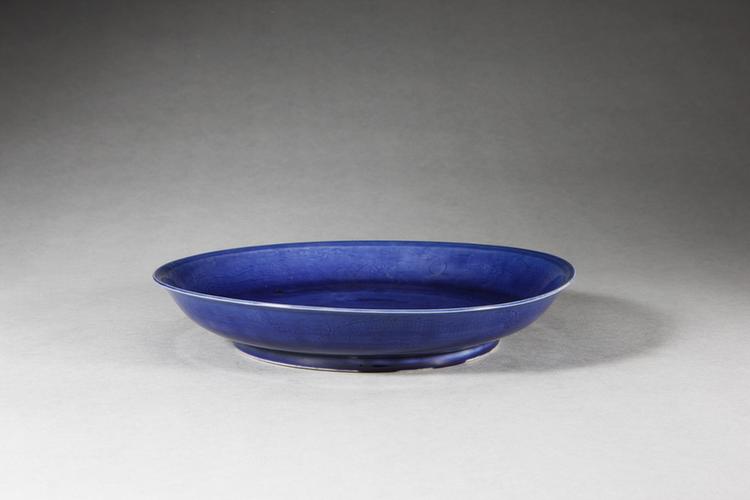 茄皮紫釉暗花云龙纹盘