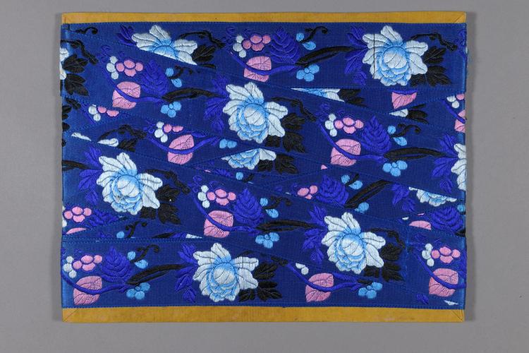 品蓝色缎地三蓝勾莲牡丹纹绦