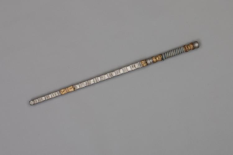 木缠彩带柄涂银粉方节鞭