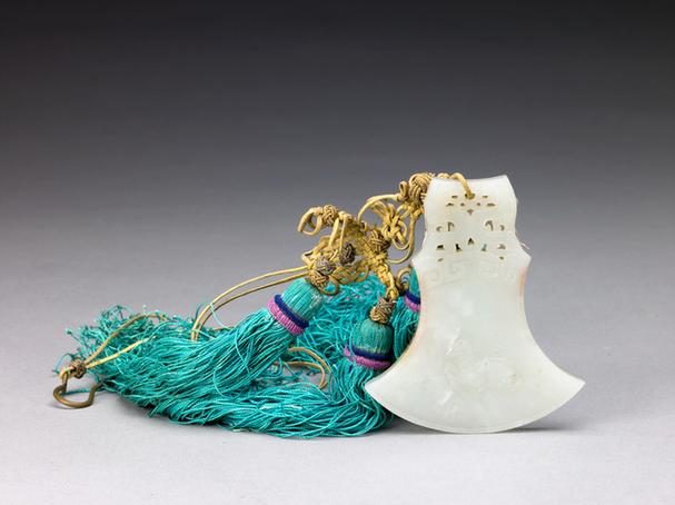 青玉十二辰斧形佩-午