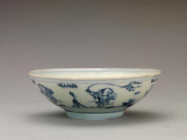 青花婴戏图浅碗