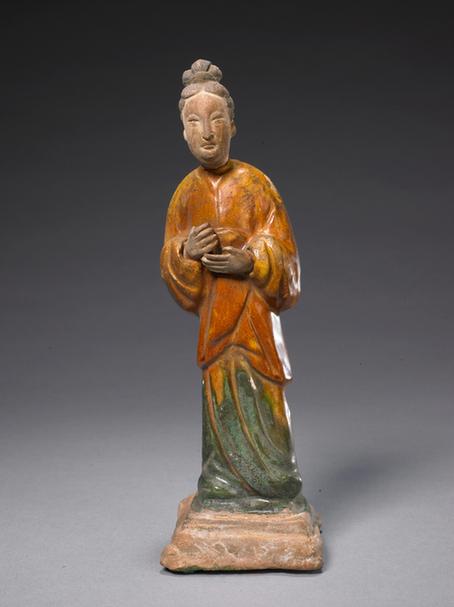 陶黄绿釉女立俑