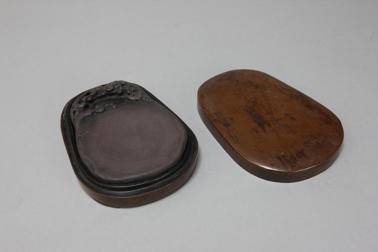 端石雕梅鹊随形砚