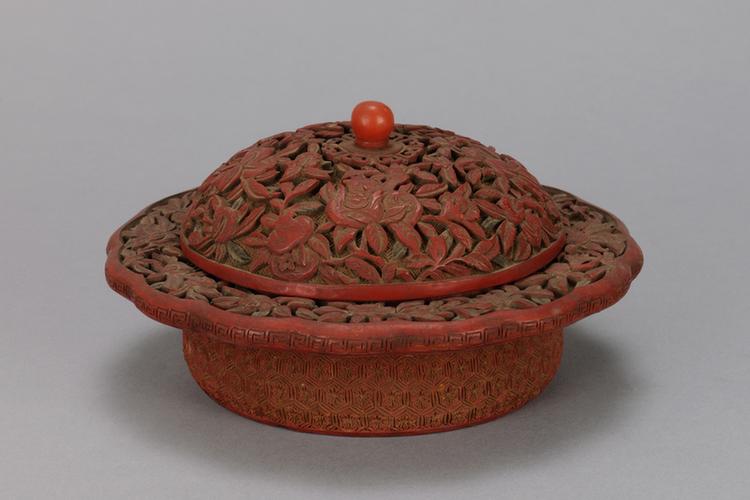 剔红花果纹圆盒