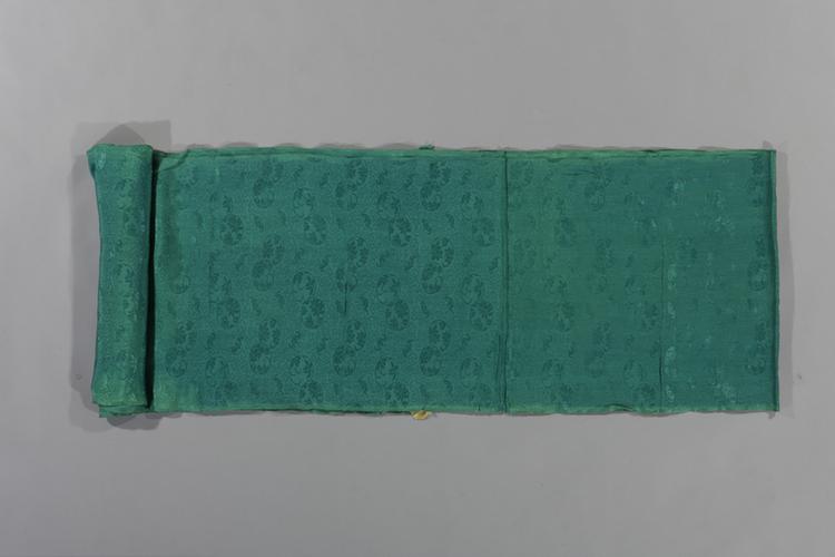 绿色云蝠团花纹绉绸