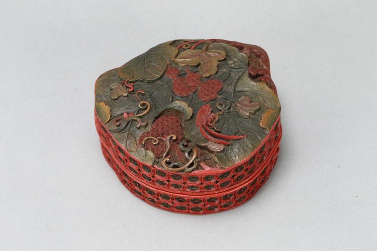 堆彩葫芦蟋蟀纹盒