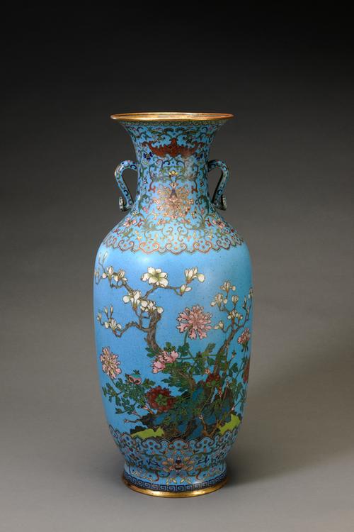 掐丝珐琅玉兰牡丹图瓶