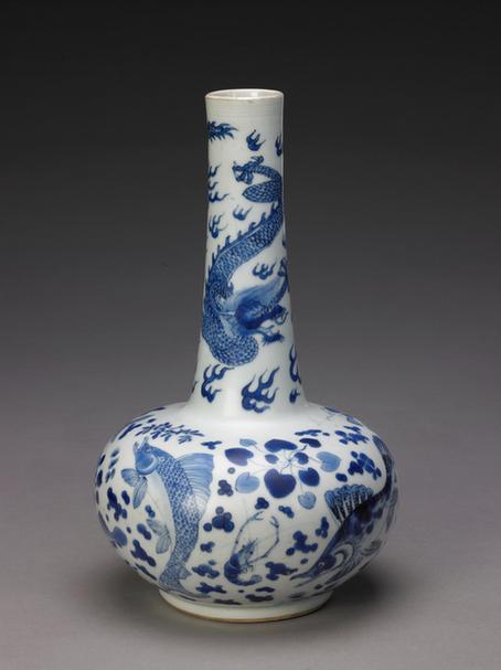 青花云龙鱼藻图直颈瓶