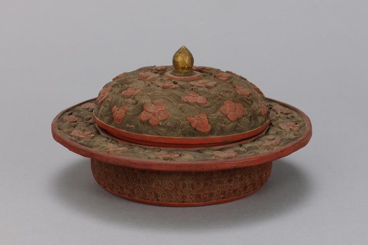 剔红落花流水暗八仙纹圆盒
